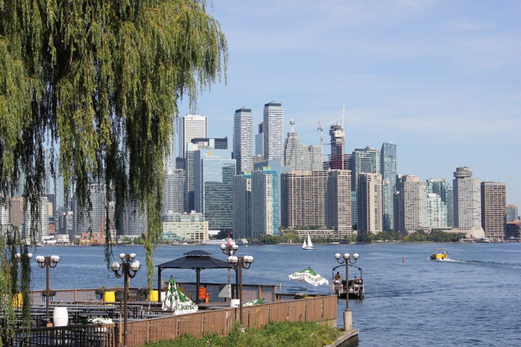 Toronto czy Vancouver na pierwszy wyjazd do Kanady? Porównanie atrakcji i klimatu