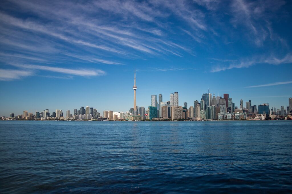 Toronto czy Vancouver na pierwszy wyjazd do Kanady? Porównanie atrakcji i klimatu