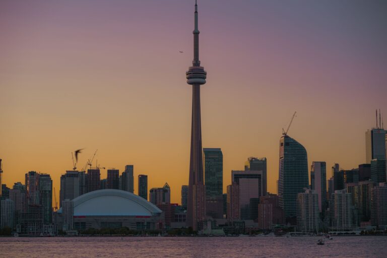 Toronto czy Vancouver na pierwszy wyjazd do Kanady? Porównanie atrakcji i klimatu