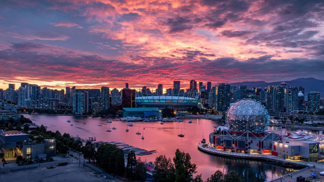 Toronto czy Vancouver na pierwszy wyjazd do Kanady? Porównanie atrakcji i klimatu Toronto czy Vancouver na pierwszy wyjazd do Kanady? Porównanie atrakcji i klimatu